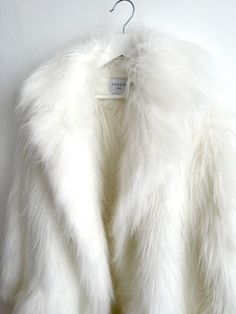 Dress With Fur Coat, White Fluffy Coat, Shaggy Fur Coat, Oversized Fur Coat, Faux Mink Coat, White Fur Jacket, Oversize Coat, Fluffy Fabric, White Fur Coat