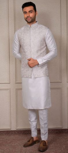 White and Off White color Kurta Pyjama with Jacket in Silk fabric with Embroidered, Thread work Luxury White Jamawar Kurta, Festive White Outerwear With Stand Collar, Kurta Pyjama With Jacket, Reception Lehenga, Engagement Reception, Kurta Pyjama, White Kurta, Thread Work, Off White Color