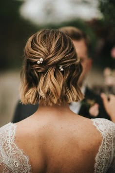 Bob Wedding Hairstyles, Short Bridal Hair, Pearl Bridal Hair, Brides Hair, Bridesmaid Hair Makeup, Short Wedding Hair, Short Hair Updo, Wedding Hair Makeup