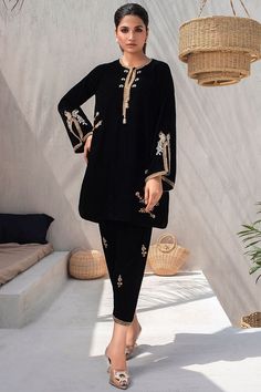 Black is a wardrobe staple and a must have for the winter season. Choose from this soft velvet cut into an embellished kurta with tassle detailing. The matching velvet embellished shalwar completes the look. Velvet Suits Women Indian, Plazo Suit Design, Black Velvet Suit, Velvet Suit Design, Velvet Kurta, Punjabi Suit Boutique, Maharani Designer Boutique, Winter Suits, Designer Punjabi Suits