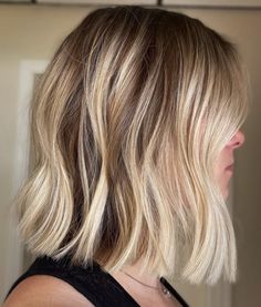 Blonde Bob Root Melt, Short Blonde Ombre Hair Dark Roots, Blonde Babylights Bob, Short Hair Balayage Brunette Blonde, Short Blonde Balayage Straight, Short Brownish Blonde Hair, Lob Balayage Blonde, Short Hair Bayalage Brunette To Blonde