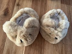 a teddy bear slipper is laying on the floor