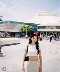 Hongkong Disneyland Outfit, Disneyland Outfits Winter, Disneyland Outfit Winter, Hongkong Outfit, Hongkong Disneyland, Tokyo Outfits, Amusement Park Outfit