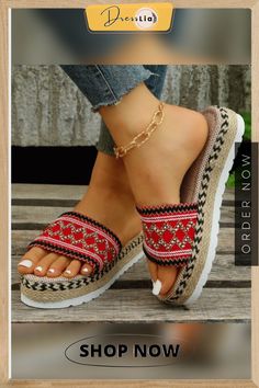 Polished and Fresh Sandals Straw Weaving, Comfortable Wedges, Wedges Shoes, Womens Shoes Wedges, White Casual, Types Of Shoes, Wedge Shoes, Women's Style, Slip On Shoes