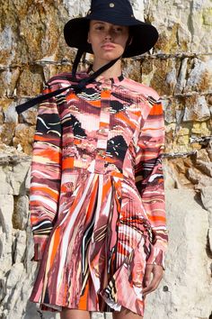 Cédric Charlier Resort 2020 Collection - Vogue Flamboyant Natural, Cedric Charlier, Abstract Fashion, Resort 2020, Leather Midi Skirt, Winter Dress, Soft Natural, Crepe Dress, Apparel Design