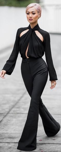 Friday flare ?? // Outfit from @mishacollection // Fashion Look by Micah Gianneli Flare Outfit, Micah Gianneli, Cutout Blouse, Woman In Black, Street Chic, Instagram Foto, Street Style Outfit, Well Dressed, Spring Outfit