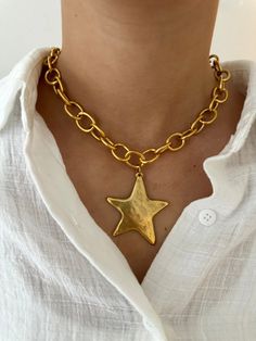 Antique gold 16in necklace with star pendant Chunky Accessories Aesthetic, Chunky Summer Jewelry, Star Jewelry Necklace, Chunky Star Necklace, Chunky Jewelry Necklace, Chunky Pendant Necklace, Gold Necklace Stack, Gold Chunky Necklace, Chunky Gold Necklace