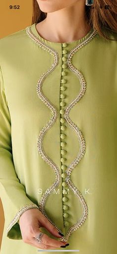 Pakistani Dresses Sleeves Design, Kurta Design With Laces, Kurti Neckline, Kurta Necklines Design, Suit Neck Designs Pakistani, Kurta Back Neck Designs Latest, Pakistani Suit Neck Design, Salwar Back Neck Design, Neckline Designs Kurti