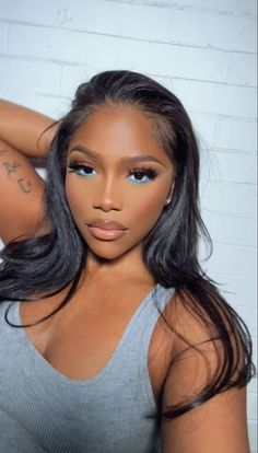 Blue Under Eye Makeup Black Women, Blue Eyeliner Makeup Black Women, Beat Face Black Women, Soft Glam Makeup Black Women Light Skin, Soft Glam Makeup Black Women Dark Skin, Natural Beat Makeup Black Women, Vacation Makeup Looks, Natural Soft Glam Makeup Black Women, Eyeshadow Black Women