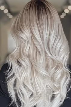 Blonde hair with loose curls, viewed from the back. Balayage Creamy Blonde, Light Brown Roots Blonde Hair, Winter Blonde Hair Color Ideas, Icy Blonde Hair With Lowlights, Bleach Blonde Hair With Dark Roots, Creamy Blonde Hair Color, Cool Toned Blonde Highlights, Unique Blonde Hair, Blond Balayage Hair