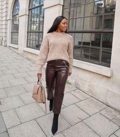 27 Winter It Buys From Topshop, Arket and Mango You Really Need to See Brown Leather Pants Outfit, Faux Leather Pants Outfit, Lederhosen Outfit, Outfits Leggins, Colorful Tops, Brown Leather Pants, Winter Pants Outfit, Leather Pants Outfit, Winter Attire