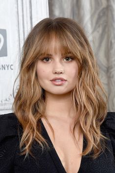 Debbie Ryan Hair, Taylor Swift Hair Color, Debbie Ryan, Layered Hair With Bangs, Hair Curling Tips, Bangs With Medium Hair, Spring Hair Color, Debby Ryan, Dark Blonde Hair