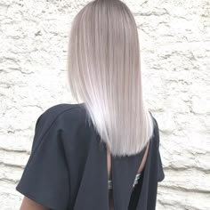 Blonde Hair With Roots, Silver Blonde Hair, Icy Blonde Hair, Ash Blonde Hair, Blonde Hair Looks, Brown Blonde Hair, Platinum Blonde Hair, Tone Hair, Hair Inspiration Color