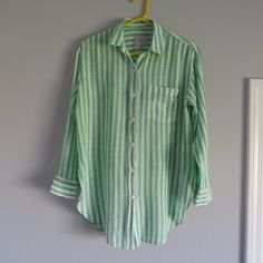 Nwot Rails Women's Button-Up Long Sleeves Shirt Size S Straight Stripe Green/White. New Without Tags. A Curved Hem Makes This Relaxed-Fitting Shirt An Easy Choice For Neatly Tucking In Or Casually Wearing Out. Measurements Lying Flat: Length: 30''. Pit To Pit: 22''. Sleeve Length: 22''. All Measurements Are Approximate. Smoke & Pet Free, Healthy Home. Offers Welcome. Bundle For Discounts. Please Check My Other Items! :) Ask Any & All Questions I’m Happy To Help! :) Thank You For Visiting! :) Hav Green Blouse With Button Closure And Spread Collar, Green Button Closure Shirt For Daywear, Green Shirt With Button Cuffs For Daywear, Green Top With Button Cuffs For Daywear, Green Buttoned Shirt For Day Out, Green Linen Shirt For Daywear, Green Shirt With Placket For Daywear, Green Shirt With Buttons For Day Out, Striped Linen Top With Button Closure