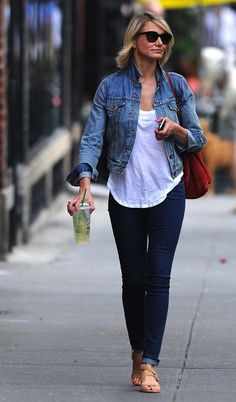 Blue Denim Jacket Outfit, Blue Jean Jacket Outfits, Jean Jacket Outfits, Clothing Winter, Denim Jacket Outfit, Cameron Diaz, Jacket Outfit, Denim Details, Outfits Casuales