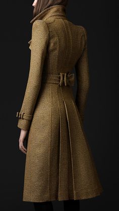 Tailored Wool Trench Coat | Burberry Ducesa Kate, Modern Tailor, Customized Shirts, Burberry Trench, Wool Trench Coat, Stil Elegant, Fashion Blogger Style, Beautiful Lines, Brown Coat