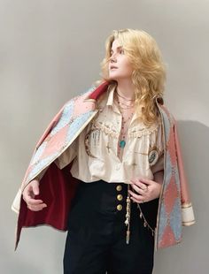 here is my finished Howl cosplay 🥰 Howl Cosplay, Howls Moving Castle Cosplay, Cosplay Tutorial, Howls Moving Castle, Cute Cosplay, Cosplay Makeup