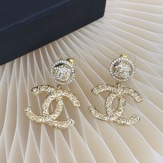 Replica Jewelry, Luxury Earrings, Chanel Earrings, Holiday Earring, Chanel Jewelry, Pearl Hoop Earrings, Evening Clutch Bag, Gold Earrings Dangle, Luxury Items