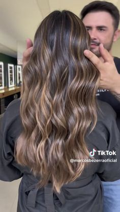 Brown Hair With Soft Highlights, Hair Inspiration Brunette, Carmel Brown Hair, Balyage Long Hair, Fall Blonde Hair, Bombshell Hair, Blond Balayage