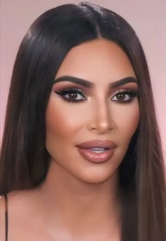 Makeup Ideas Kim Kardashian, Celebrity Smokey Eye Makeup, Kim Kardashian Brows, Kim Kardashian Make Up 2023, Kim K Glam Makeup, Kim K Smokey Eye Makeup, Glam Makeup For Brown Eyes Brunettes, Kim K Smokey Eye, Kim Kardashian Glam Makeup