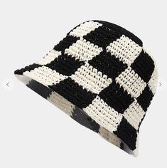 A loose knit checkered bucket hat. Crochet Bucket Hat Free Pattern, Easy Crochet Bucket Hat, Checkered Bucket Hat, Crochet Bucket Hats, Plaid Bucket Hat, Beret Fashion, Hats Style, Plaid Crochet, Bucket Hat Fashion