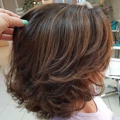 Brown Layered Hair, Layered Thick Hair, Thick Hair Cuts, Thick Wavy Hair, Medium Layered Haircuts, Medium Length Hair With Layers, Haircuts For Medium Hair, Penteado Cabelo Curto, Haircut For Thick Hair