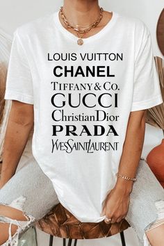 Oversized White T-shirt With Lettering, White Spring T-shirt With Lettering, White Lettering T-shirt For Spring, Trendy Summer Tops With Lettering, Trendy White Tops With Lettering, White Trendy Tops With Lettering, Oversized White Top With Lettering, Oversized White Tops With Lettering, Trendy White Shirt For Loungewear