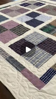 the quilt is made with many different colors