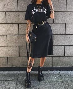 Edgy Work Outfits, Rok Outfit, Chique Outfit, Look Grunge, Fest Outfits, Woman In Black, Alt Fashion, Mode Inspo