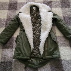 Gap Faux-Fur Lined Parka Women's Sz Small Primaloft Nwt Retail $198 Coat Is In Excellent Condition! Faux Fur Parka For Cold Weather In Fall, Winter Sherpa Outerwear With Faux Fur Trim, Winter Outerwear With Faux Fur Trim And Sherpa, Spring Sherpa Outerwear With Faux Fur Lining, Cold Weather Faux Fur Outerwear With Fleece Lining, Gap Hooded Fall Outerwear, Gap Hooded Spring Outerwear, Gap Hooded Outerwear For Fall, Gap Winter Outerwear For Cold Weather