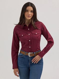 CLASSIC AND ICONIC You’ll look sharp and ready to conquer the world in our Women’s Wrangler Retro® Western Button-Down Shirt. It’s crafted from a comfortable cotton blend with just a hint of stretch. It comes with our signature chest flap pockets and “W” stitching as well as Western yokes, a pointed collar, and a full button closure for easy layering. Get one for every day of the week. Oxford Shirt Women, Wrangler Women, Destructed Jeans, Rodeo Shirts, Conquer The World, Retro Western, Loose Fit Jeans, Flare Trousers, Work Clothes