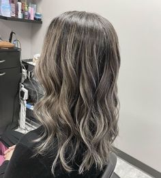 I love seeing how many women are embracing their gray hair and sharing their journeys on social media. As women, we tend to have unrealistic expectations for ourselves, in all areas of our lives, and this carries over into our hair. But, the fact is, pretty much all of us will go gray at some Blonde Haired Woman, Gray Transition, Gray Blending, Transition To Gray Hair, Gray Hair Highlights, Unrealistic Expectations