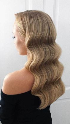 Haven’t quite mastered the classic Hollywood Waves? Let us handle any hair struggles you may have. Book a professional LUXit team straight to your house, anytime 💫 #waves #hollywoodwaves #summerhair #blondehair #summer #glamorous #premium #luxury 📷: Itakeyou Wedding Elaborate Wedding, Wedding Hair Colors, Hairstyles Homecoming, Graduation Hairstyles, Homecoming Hairstyles Updos, Hair Homecoming, Homecoming Hair Down, Cute Hairstyles For Medium Hair, Penteado Cabelo Curto