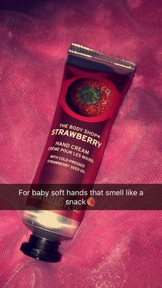 I loveeee this hand cream and it smells amazing!!!✨ Strawberry Hand Cream, The Body Shop Hand Cream, Hand Cream Aesthetic, Skin Care Basics, Skin Care Face, Face Skin Care Routine, Diy Skin Care Routine, Good Skin Tips, Basic Skin Care Routine