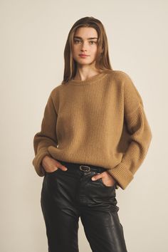 Meet Edward, the 100% ethical cashmere jumper which will bring a new definition to ‘basic’. The perfection of its round neck as well as its English rib and oversized cut give it a sophisticated, elegant yet understated look. Did we mention it is unisex? It will soon become one of your closet essentials; enhance it with a shirt collar, a necklace or a scarf. Charlotte’s fashion tip: ‘I love this design for the rib knitted work that adds a new depth to the cashmere. The oversized cut of the Edward Stole Scarf, Sleeveless Cardigan, Cashmere Jumper, Cardigan Top, Sweater Making, Winter Sweaters, Shirt And Pants, Summer Tops, Look Plus