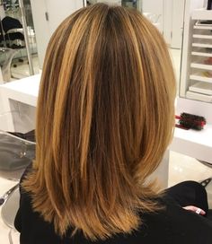 Layered Haircuts With Bangs, Medium Layered Haircuts, Medium Layered Hair, Caramel Blonde, Medium Layered, Medium Length Hair With Layers, Shoulder Length Hair Cuts, Mid Length Hair, Medium Hair Cuts