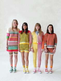 Seriously Colourful knitwear from Annie Larson.  Love the shorts. Memphis Design, Quirky Fashion, Weird Fashion, 가을 패션, Knitwear Design, Knit Fashion, Knitting Inspiration, Colorful Fashion, Knitting Designs