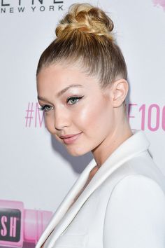 Plaited Bun, Strobing Makeup, Gigi Hadid Hair, Night Hairstyles, Penteado Cabelo Curto, Braided Bun, Summer Beauty, 인물 사진