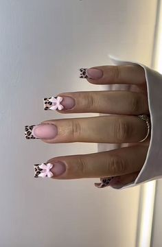 Short Coffin Design Nails, Squarvole Nails, Dangle Charm Nails, Pink Leo Nails, Leopard Christmas Nails, Leapord Nails Acrylic, Bedroom Wall Decoration, Wall Decoration Ideas, Become Rich