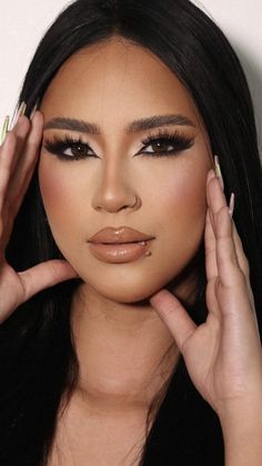 Morena Eye Makeup, Makeup Looks Morena, Graduation Makeup Ideas Morena, Morena Clean Makeup, Morena Eyeshadow, Pretty Makeup Looks, Photoshoot Makeup, Full Face Makeup, Baddie Makeup