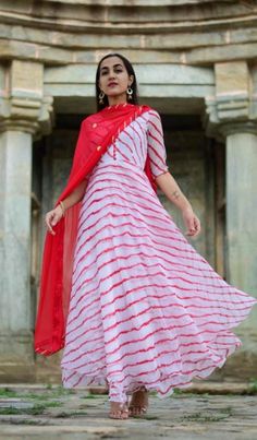 Lehriya Kurti Designs Latest, Lehriya Kurti Designs, Leheriya Anarkali, Simple Anarkali Dress, Simple Anarkali, Red Dupatta, White Anarkali, Bandhani Dupatta, Simple Kurti