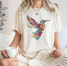 Floral Hummingbird Shirt ,Animal Lover Tee, Bird T Shirts, Trendy Tee, Gift For Her,  Bird Lover T-Shirt, Spring Birds, Flower Shirt, Bird 📢Please Check All Photos For Details.   📢Choose Your T-Shirt Size From The Drop-Down Lists Next To The item Picture   📢Choose Of Your T-Shirt Color From The 2nd Picture   📢Use "Add message to Seller" link On The Checkout Page To Send me the Following important Details For Your Order's Customization.   📢Shipping Time Varies by location (we are located in Summer Crew Neck T-shirt With Bird Print, Summer Cotton Tops With Bird Print, Casual Summer T-shirt With Bird Print, Shirts Trendy, Spring Birds, Sugar Land, Bird Lover, Flower Shirt, Trendy Tee