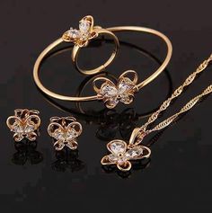 Look Coutry, Wedding Jewellery Designs, Bride Jewelry Set, Jewelry Knowledge, Pure Gold Jewellery, Diamond Pendants Designs