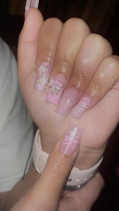 Nail Ideas Hello Kitty Christmas, Cute Nails Hello Kitty Short, Christmas Nails 2000s, Short Hello Kitty Christmas Nails, Hello Kitty Vday Nails, 2000s Hello Kitty Nails, Winter Sanrio Nails, Hello Kitty Holiday Nails, Gingerbread Hello Kitty Nails