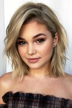 Layered Haircuts For Women, Classy Hairstyles, Cool Short Hairstyles, Shoulder Length Hair Cuts, Short Layered Haircuts, Girl Haircuts, Penteado Cabelo Curto, Cute Hairstyles For Short Hair, Medium Hair Cuts