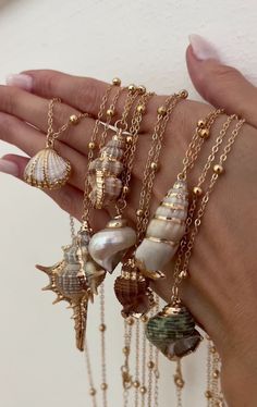 Sea Shell Jewelry Aesthetic, Ocean Jewelry Aesthetic, Ocean Themed Jewelry, Jewllery Post, Shell Diy Jewelry, Ideas Para Selfies, Bijoux Aesthetic, Beach Jewelry Aesthetic, Aquamarine Aesthetic