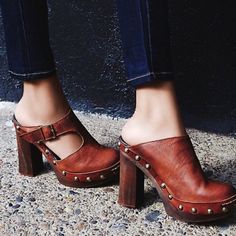 Brown Leather Clogs With Wooden Heels And Grommet Detail. Size Us 9 Eu 39 Clog Heels Outfit, Heels Outfits, Wooden Clogs, Platform Clogs, Clog Heels, Free People Shoes, Swag Style, Wooden Heel, Fashion Couple