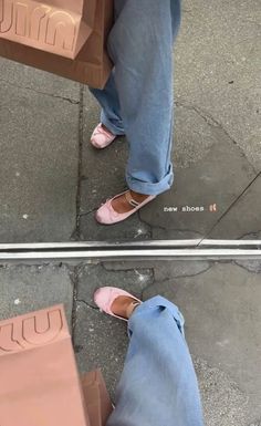 Miu Miu Flats Ballerinas, Miu Miu Shoes Aesthetic, Cute Ballet Flats, Ballet Slippers Outfit, Balerinas Shoes Outfits, Miu Miu Ballet Flats Outfits, Ballet Pumps Outfit, Pink Ballet Flats Outfit, Pink Flats Outfit