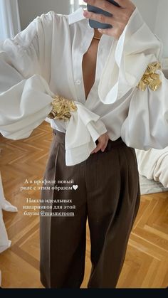 Casual Elegant Style, Outfit Chic, Stylish Work Attire, Blouse Outfit, Mode Inspiration, Minimal Fashion, Outfit Details, Daily Outfits, Look Fashion