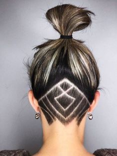 Tatouage-Cheveux-Tatouage-Designs Undercut Hairstyles Women, Undercut Long Hair, Undercut Designs, Shaved Undercut, Undercut Women, Undercut Hairstyles